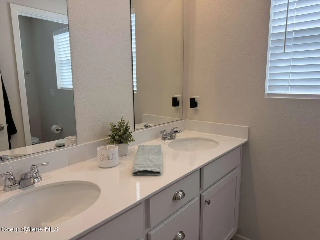 229 E Sandmyrtle Avenue Hayden ID 83835