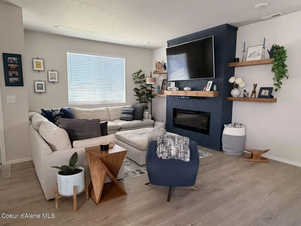229 E Sandmyrtle Avenue Hayden ID 83835