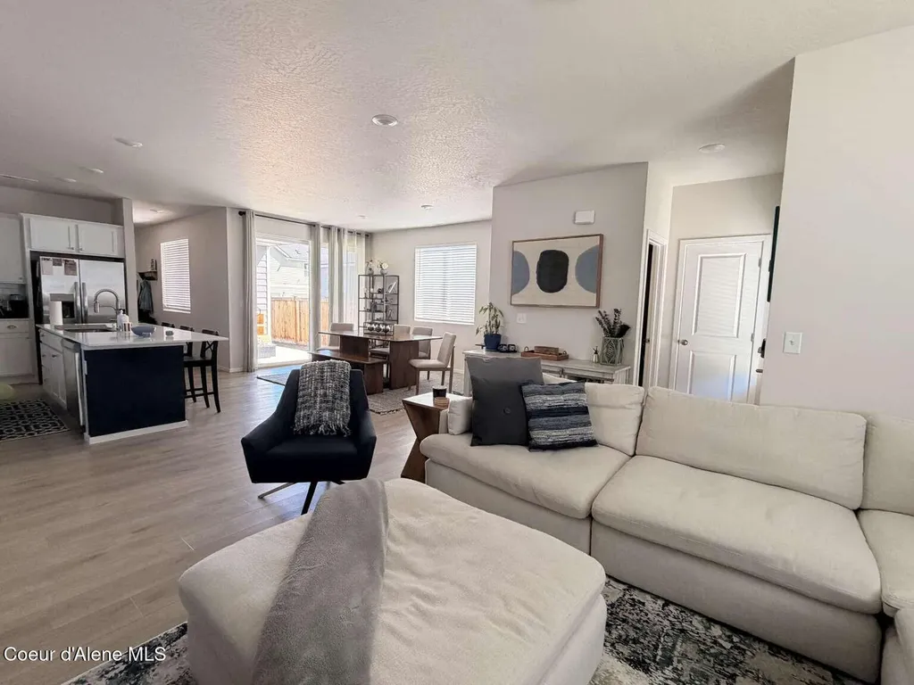229 E Sandmyrtle Avenue Hayden ID 83835