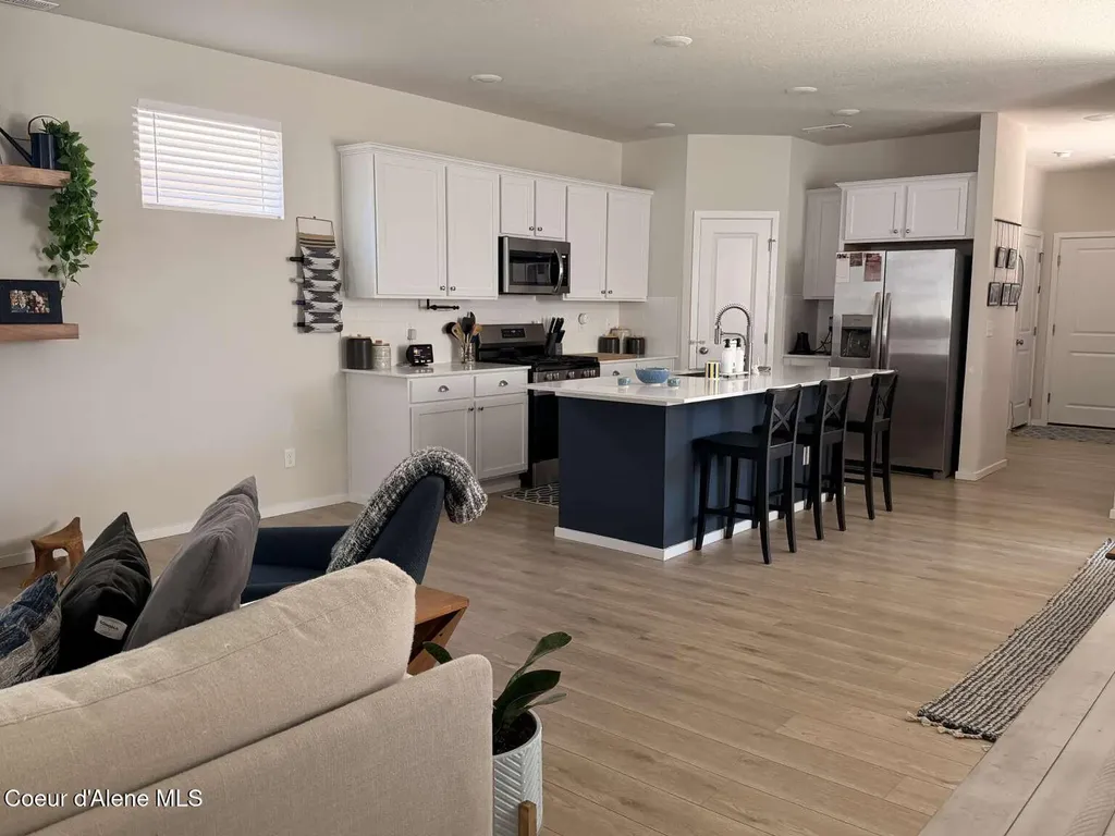 229 E Sandmyrtle Avenue Hayden ID 83835