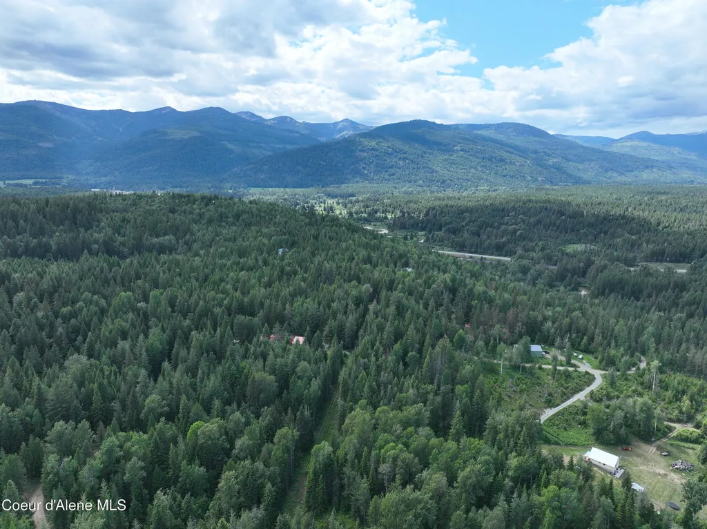 2489 N North Center Valley Road Sandpoint ID 83864