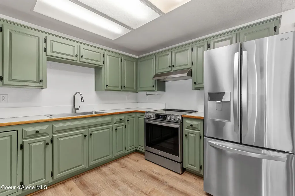 948 N Wrenco Road Sandpoint ID 83864