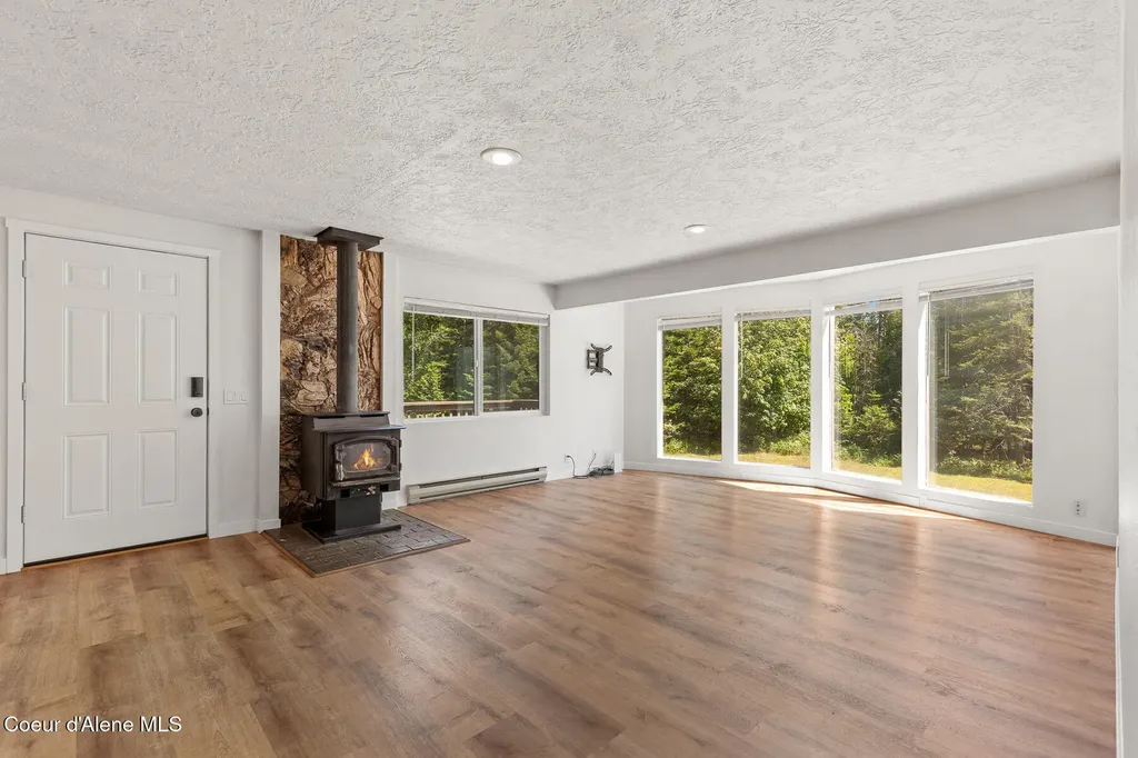 948 N Wrenco Road Sandpoint ID 83864
