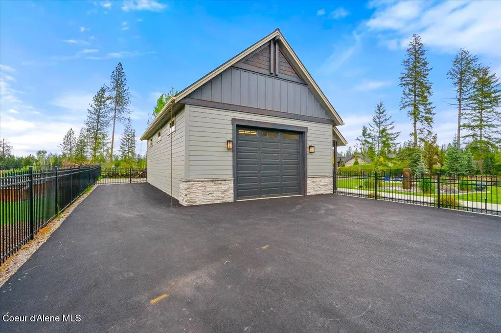 11633 N Spiraea Lane Hayden ID 83835