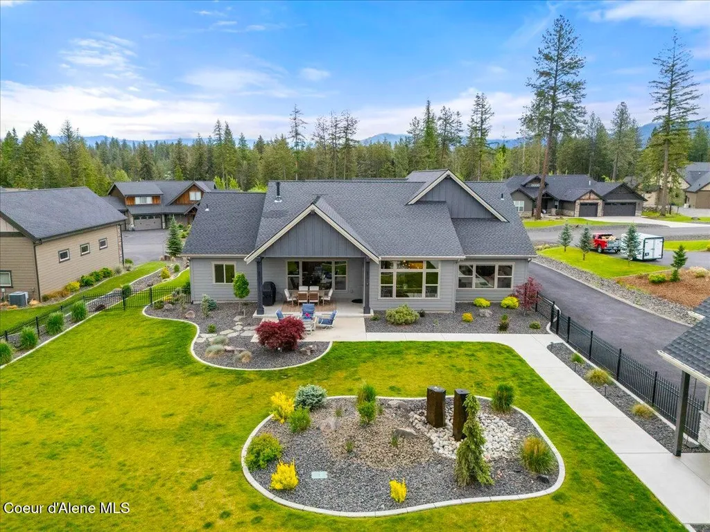 11633 N Spiraea Lane Hayden ID 83835