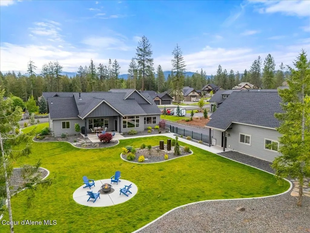 11633 N Spiraea Lane Hayden ID 83835