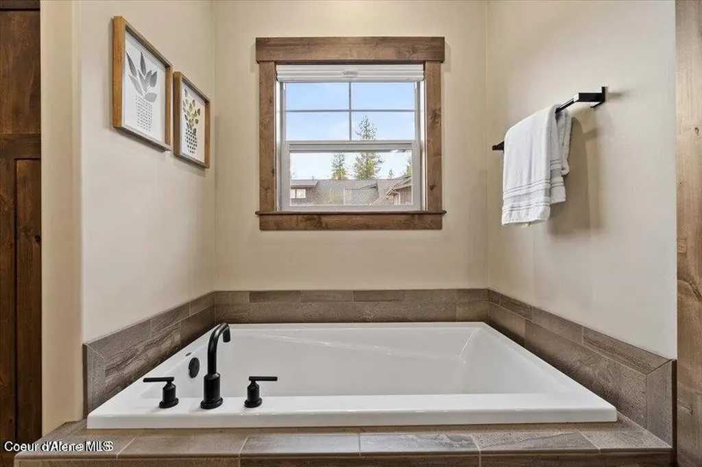 11633 N Spiraea Lane Hayden ID 83835