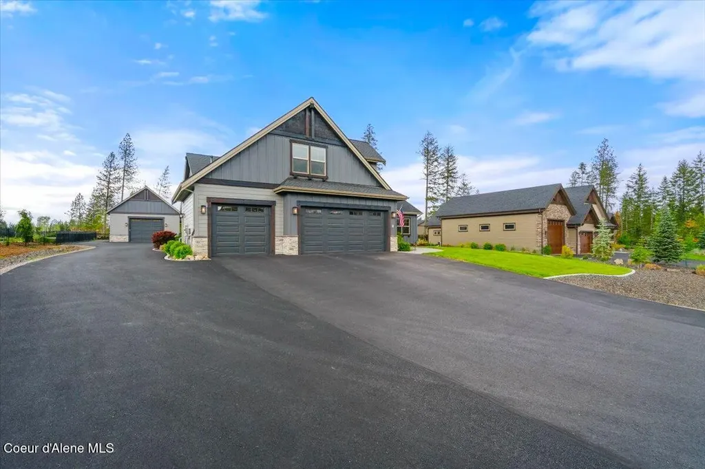 11633 N Spiraea Lane Hayden ID 83835