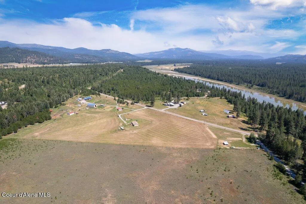 30 Sawbuck Road Spirit Lake ID 83869