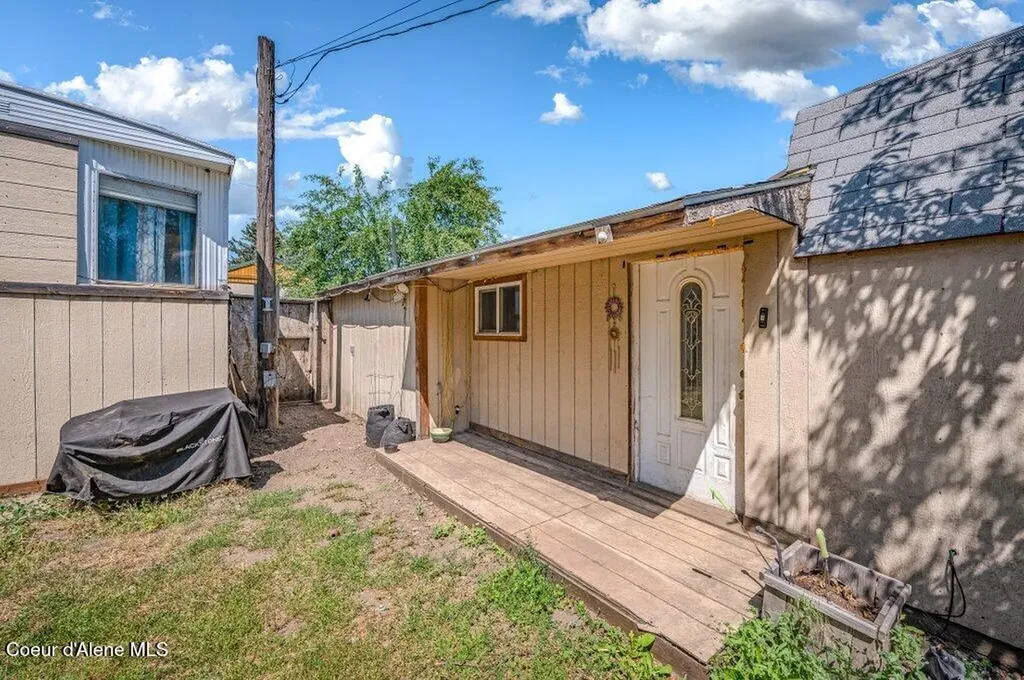 3250 W Hudlow Drive Post Falls ID 83854