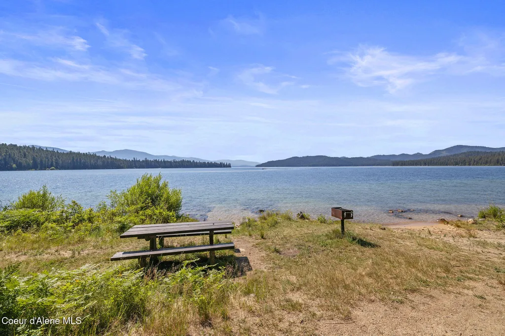 353 Creekside Drive Priest Lake ID 83856