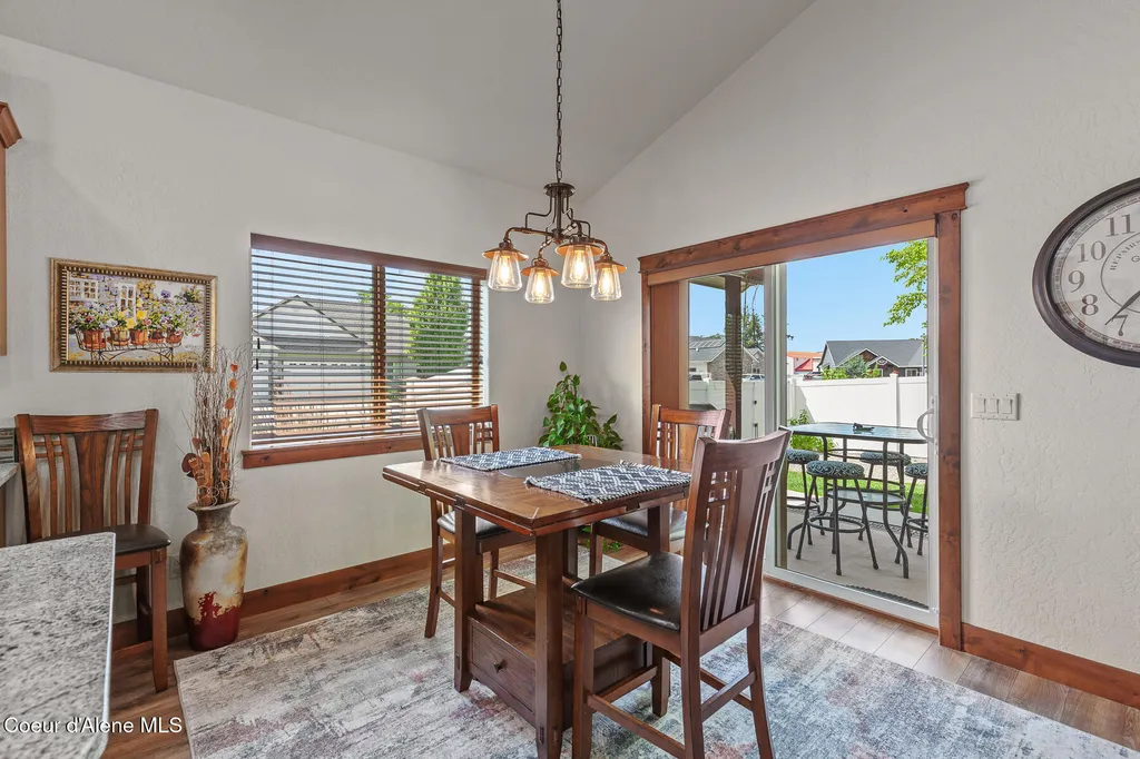 3332 W Magistrate Loop Hayden ID 83835