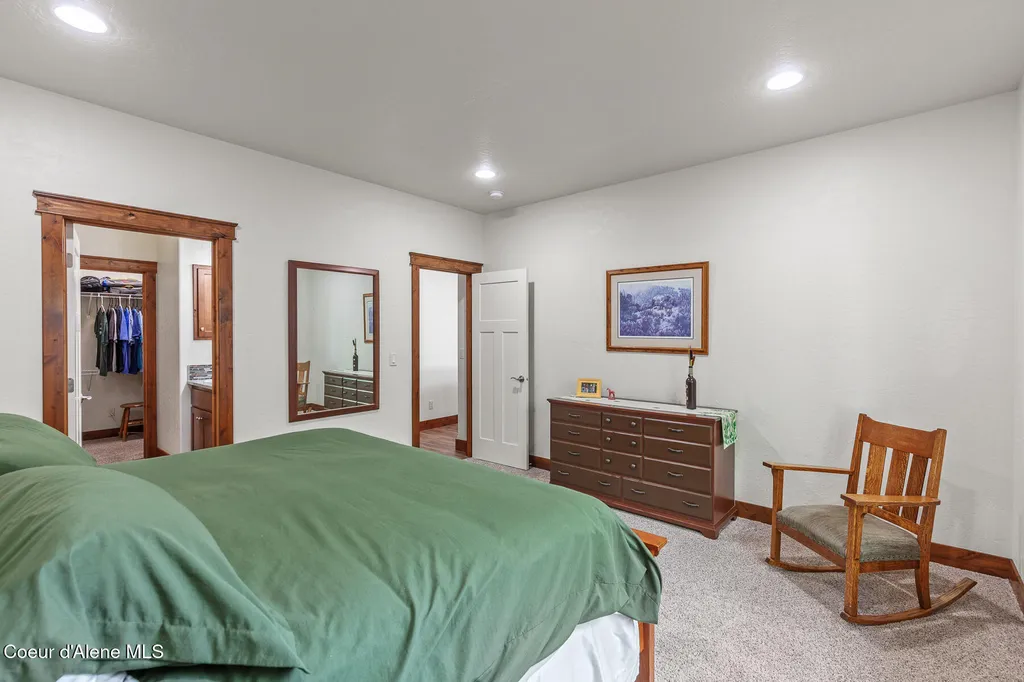 3332 W Magistrate Loop Hayden ID 83835