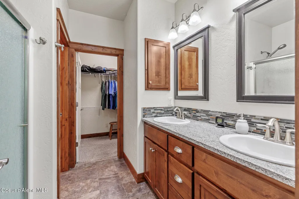 3332 W Magistrate Loop Hayden ID 83835