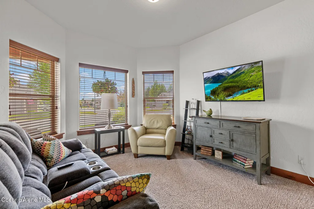 3332 W Magistrate Loop Hayden ID 83835