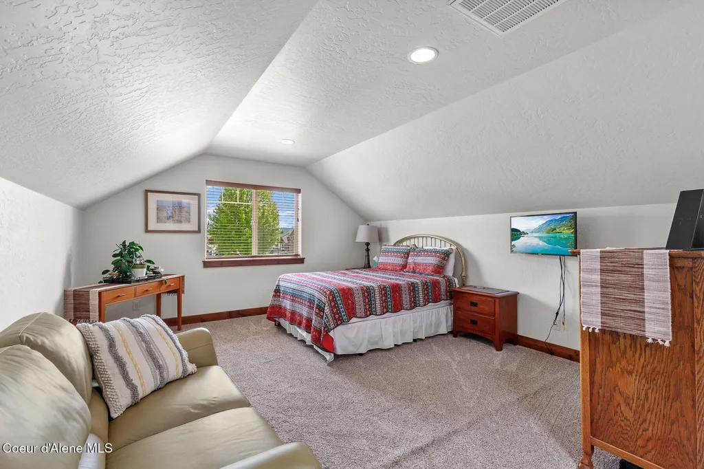 3332 W Magistrate Loop Hayden ID 83835