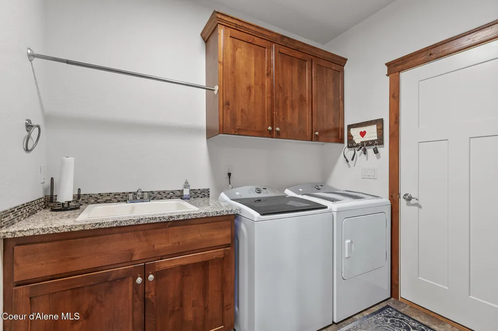 3332 W Magistrate Loop Hayden ID 83835