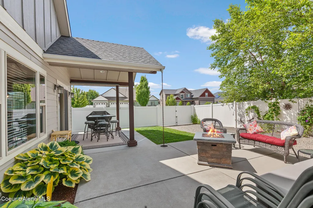 3332 W Magistrate Loop Hayden ID 83835