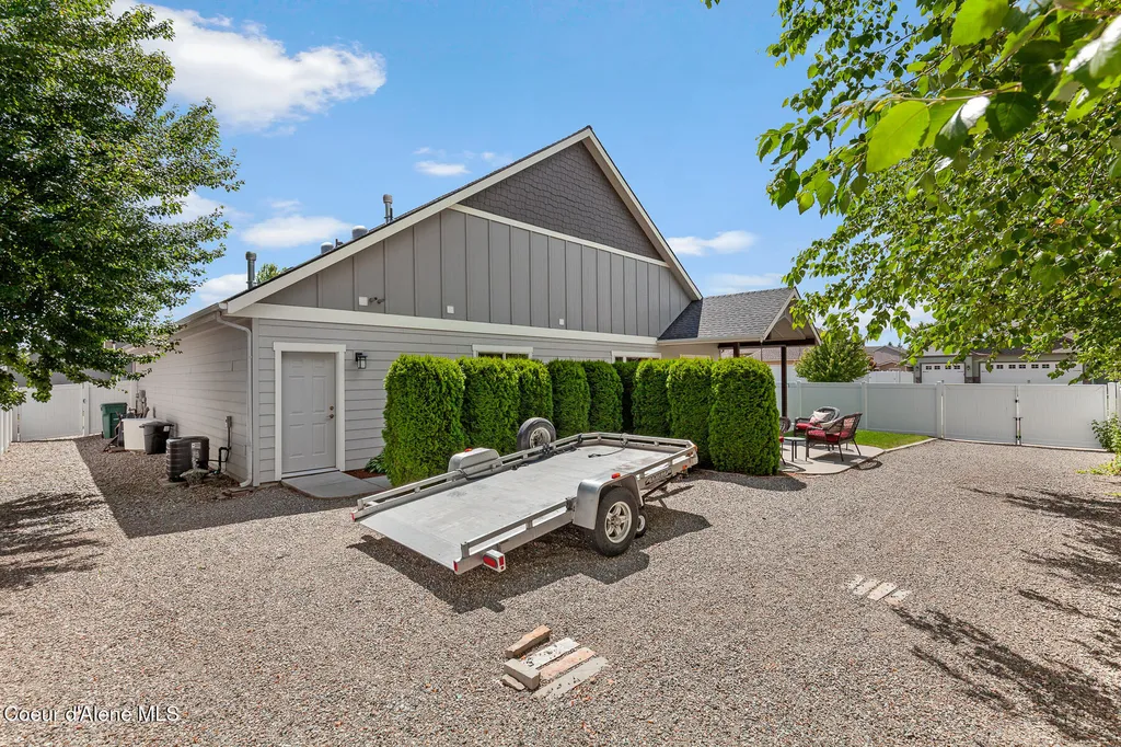 3332 W Magistrate Loop Hayden ID 83835