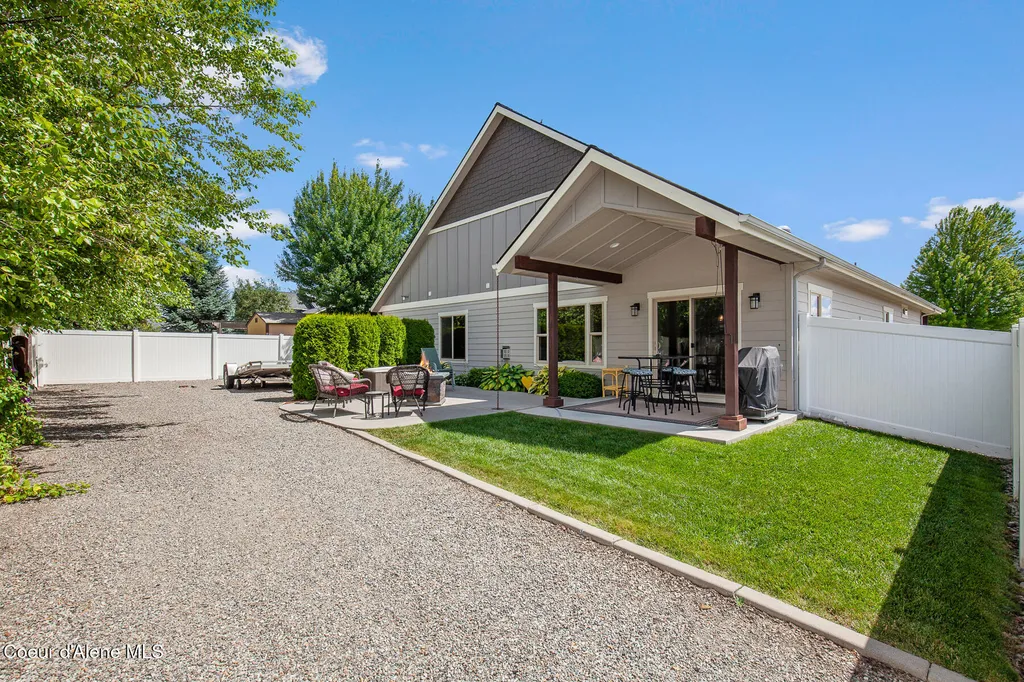 3332 W Magistrate Loop Hayden ID 83835
