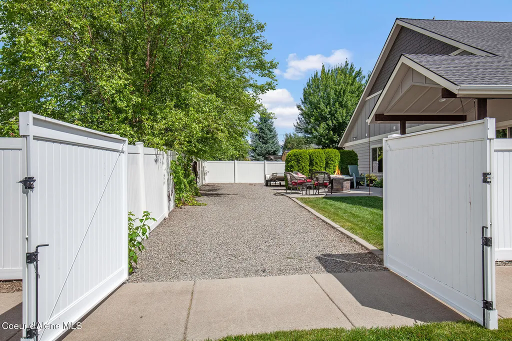 3332 W Magistrate Loop Hayden ID 83835