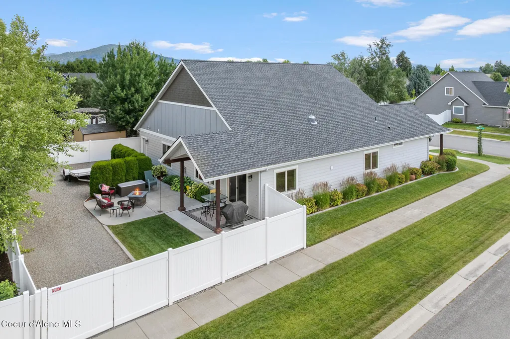 3332 W Magistrate Loop Hayden ID 83835