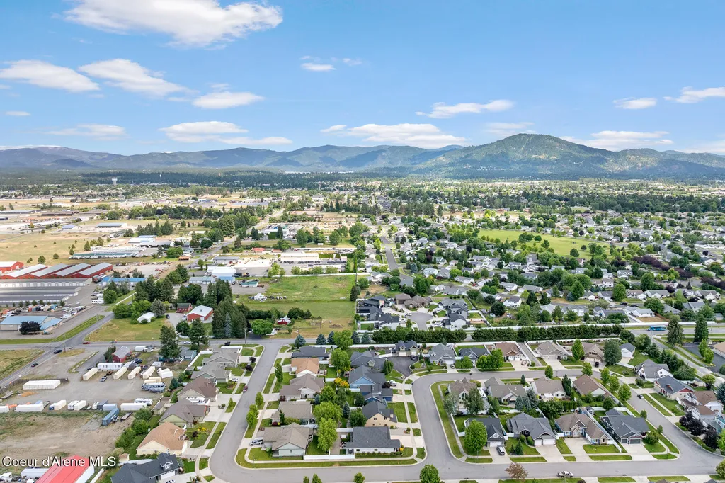 3332 W Magistrate Loop Hayden ID 83835