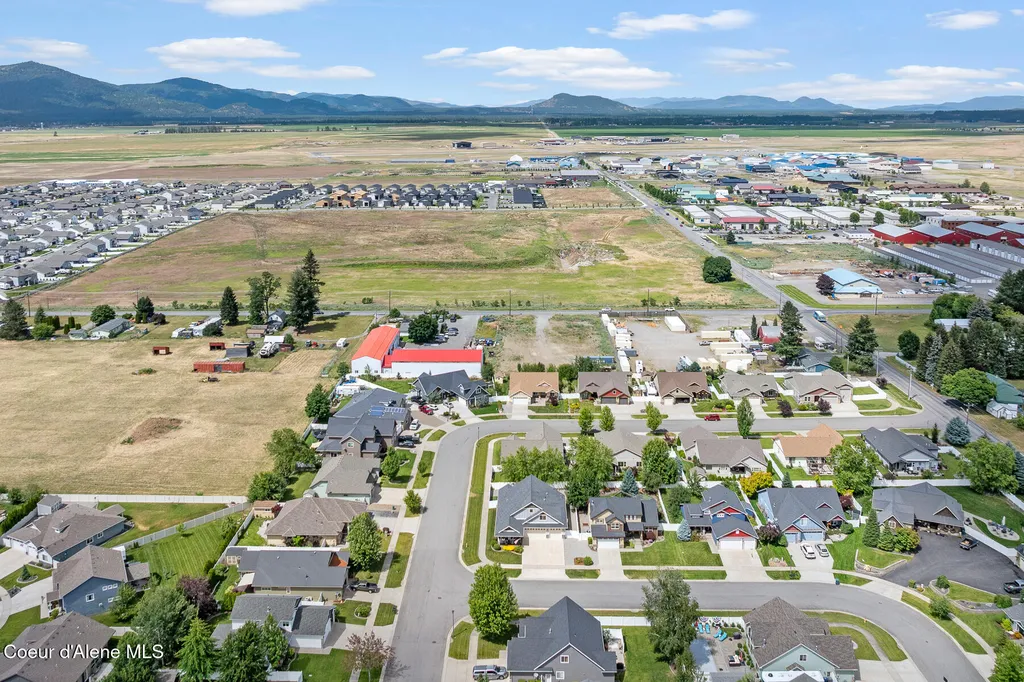 3332 W Magistrate Loop Hayden ID 83835