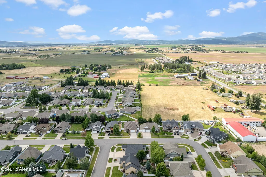 3332 W Magistrate Loop Hayden ID 83835
