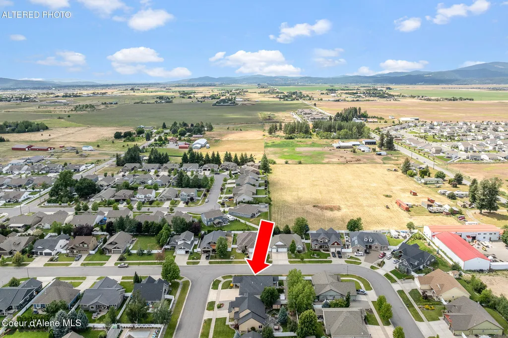 3332 W Magistrate Loop Hayden ID 83835