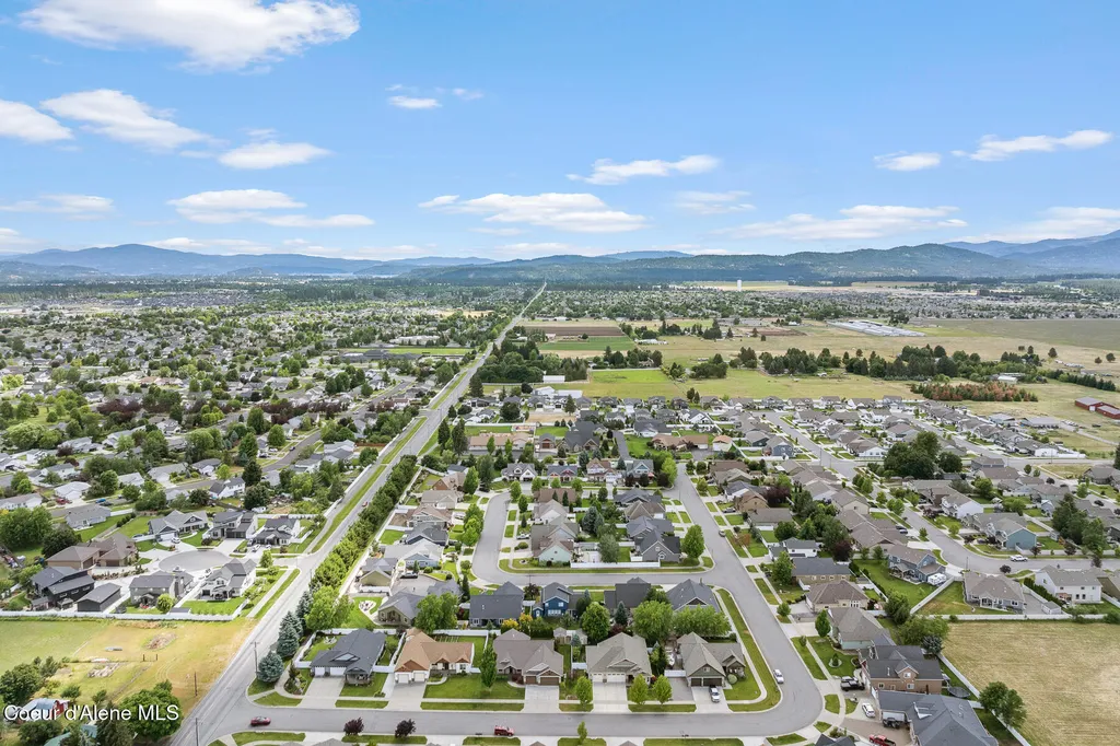 3332 W Magistrate Loop Hayden ID 83835