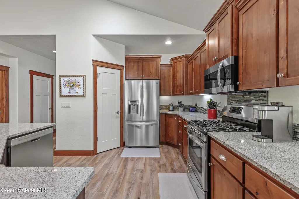 3332 W Magistrate Loop Hayden ID 83835