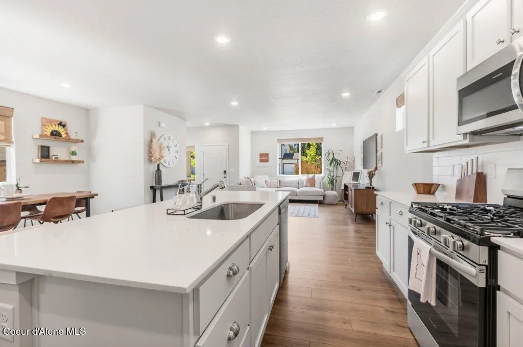 319 E Sandmyrtle Avenue Hayden ID 83835