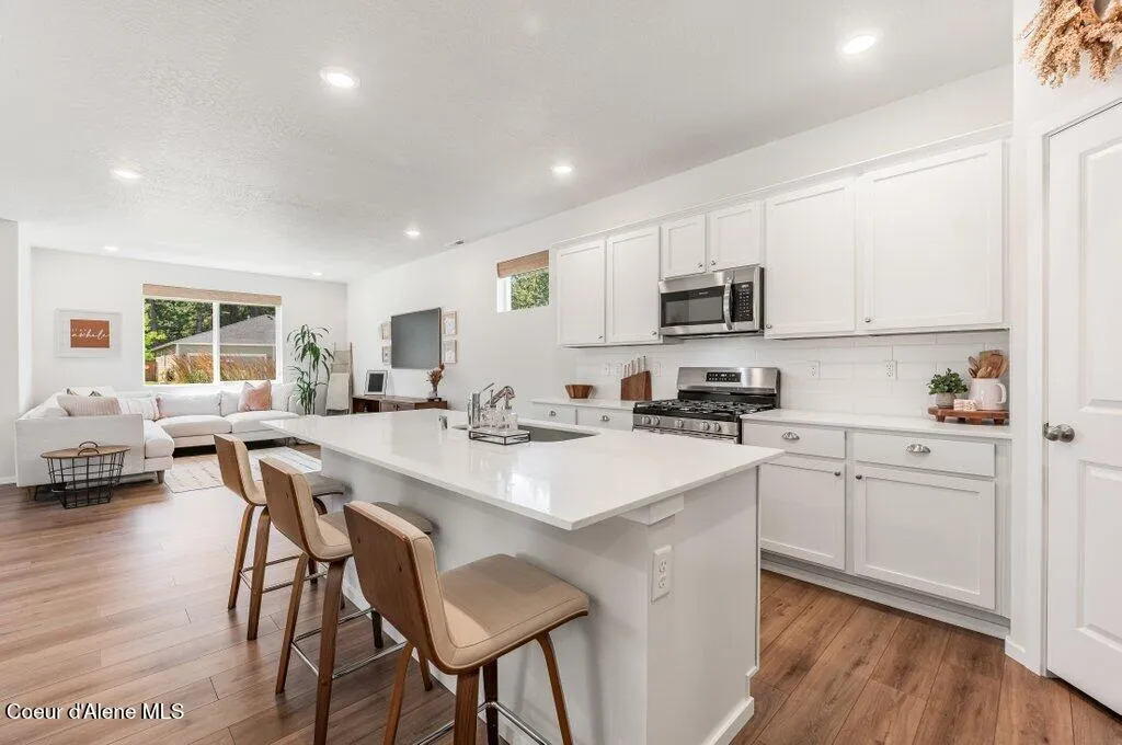319 E Sandmyrtle Avenue Hayden ID 83835