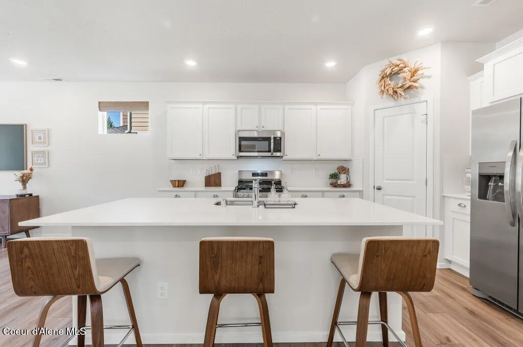 319 E Sandmyrtle Avenue Hayden ID 83835