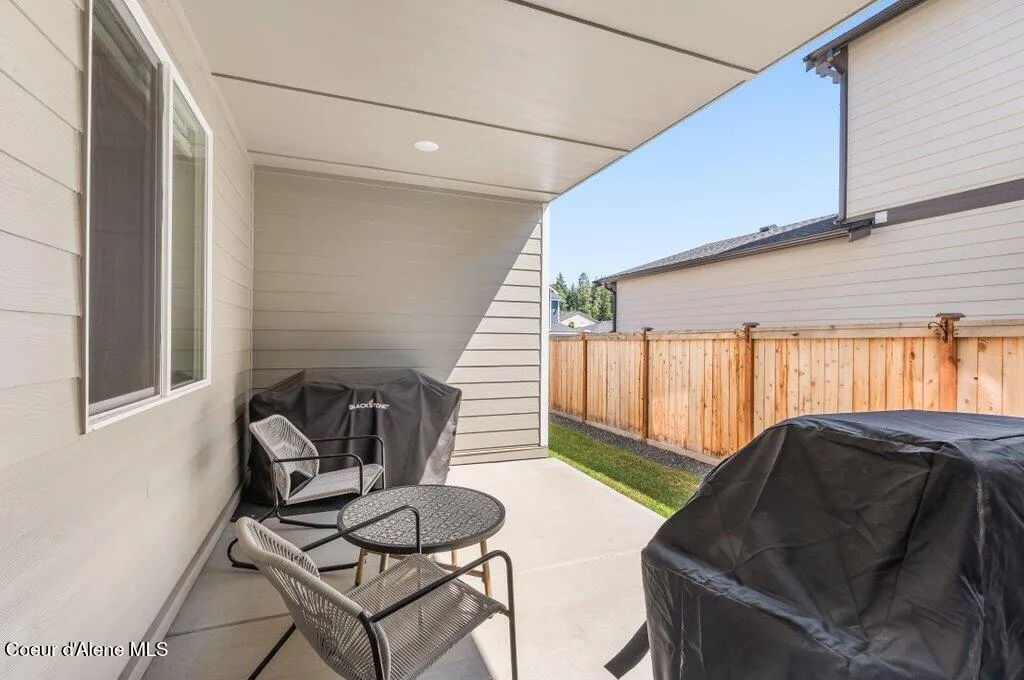 319 E Sandmyrtle Avenue Hayden ID 83835