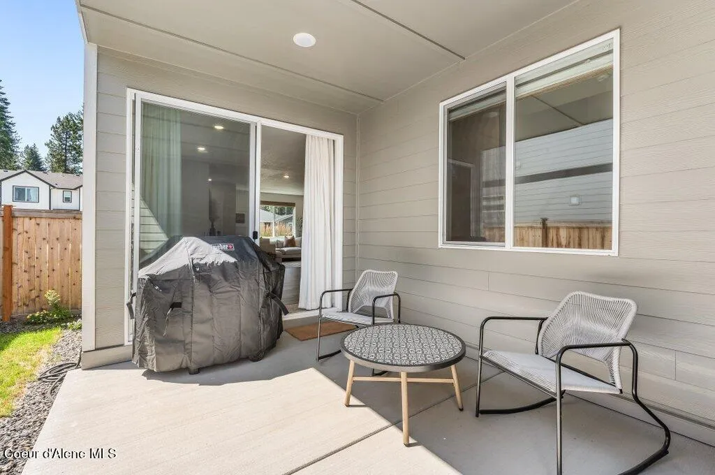 319 E Sandmyrtle Avenue Hayden ID 83835