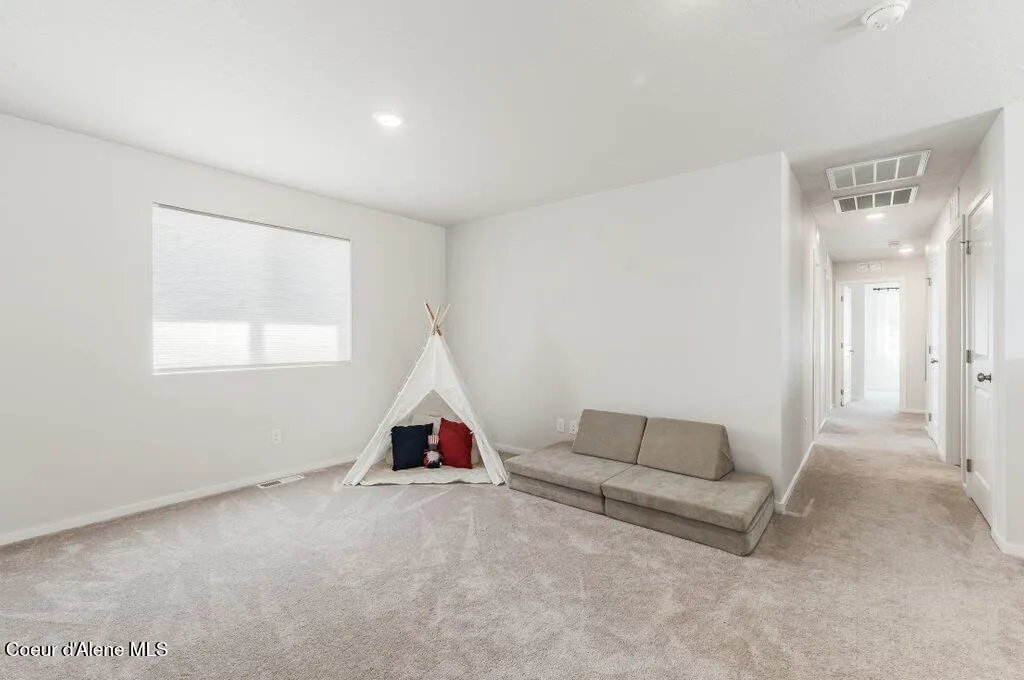 319 E Sandmyrtle Avenue Hayden ID 83835