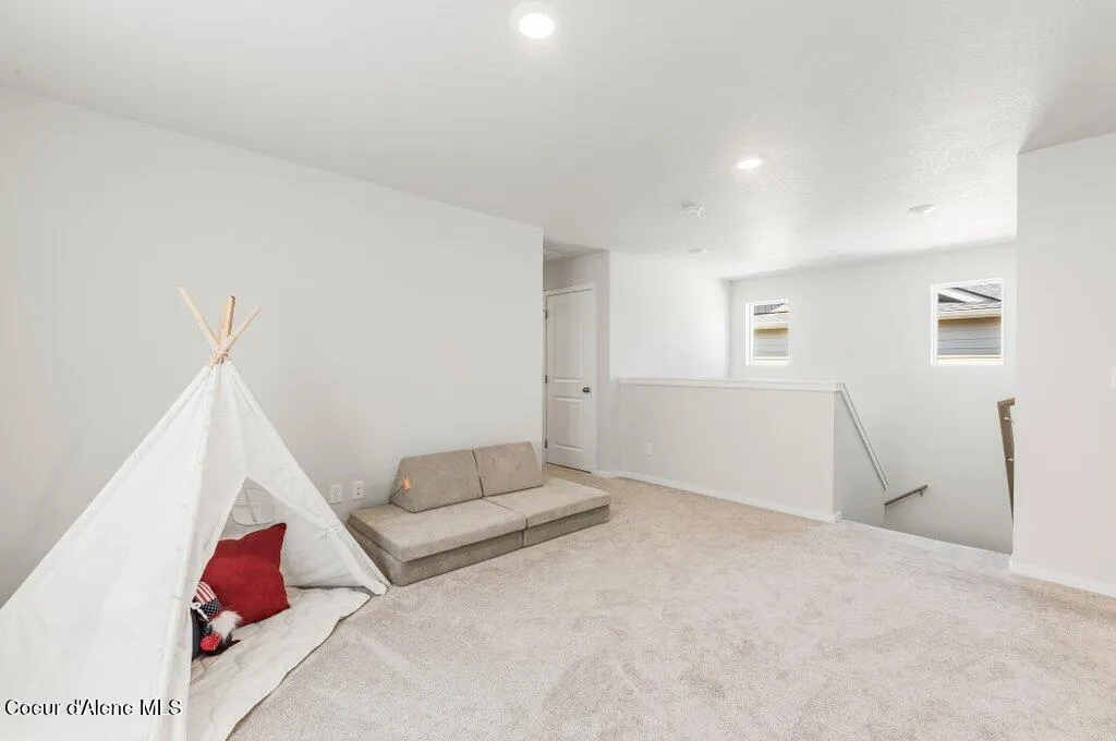 319 E Sandmyrtle Avenue Hayden ID 83835