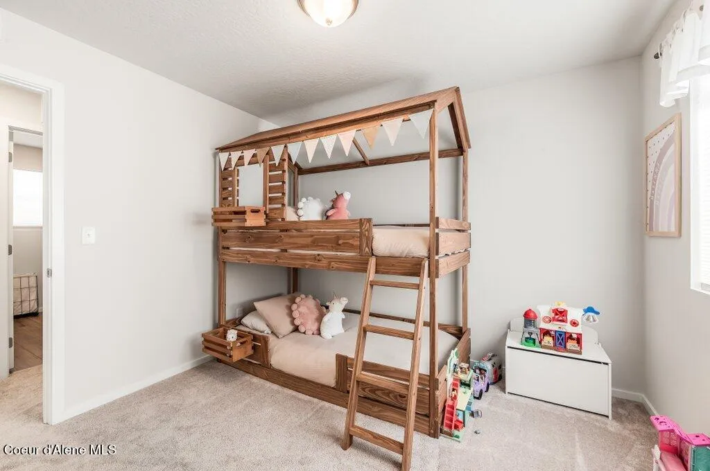 319 E Sandmyrtle Avenue Hayden ID 83835