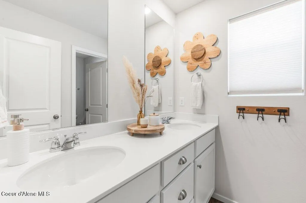 319 E Sandmyrtle Avenue Hayden ID 83835