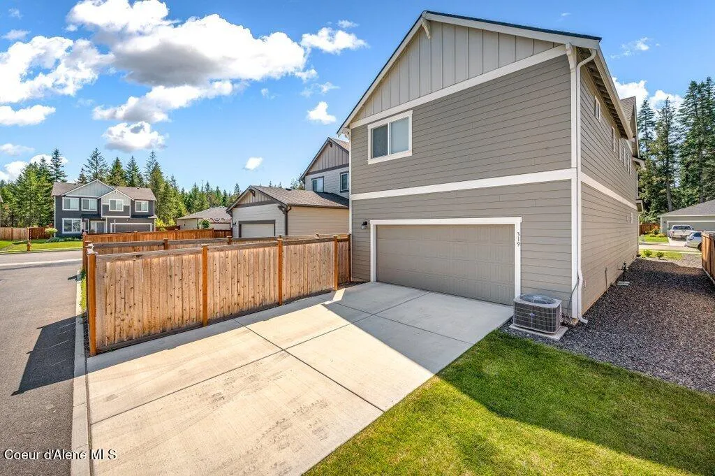 319 E Sandmyrtle Avenue Hayden ID 83835
