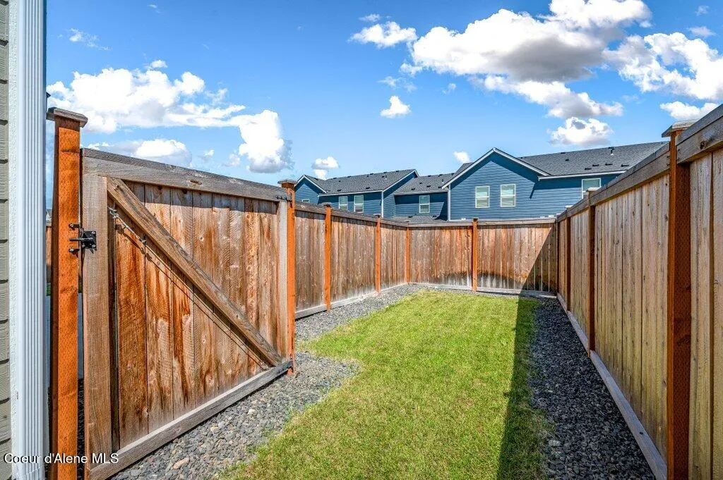 319 E Sandmyrtle Avenue Hayden ID 83835