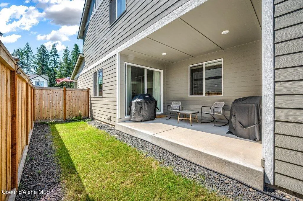 319 E Sandmyrtle Avenue Hayden ID 83835