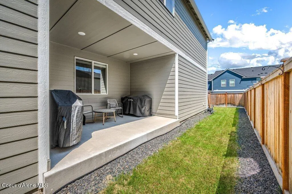 319 E Sandmyrtle Avenue Hayden ID 83835