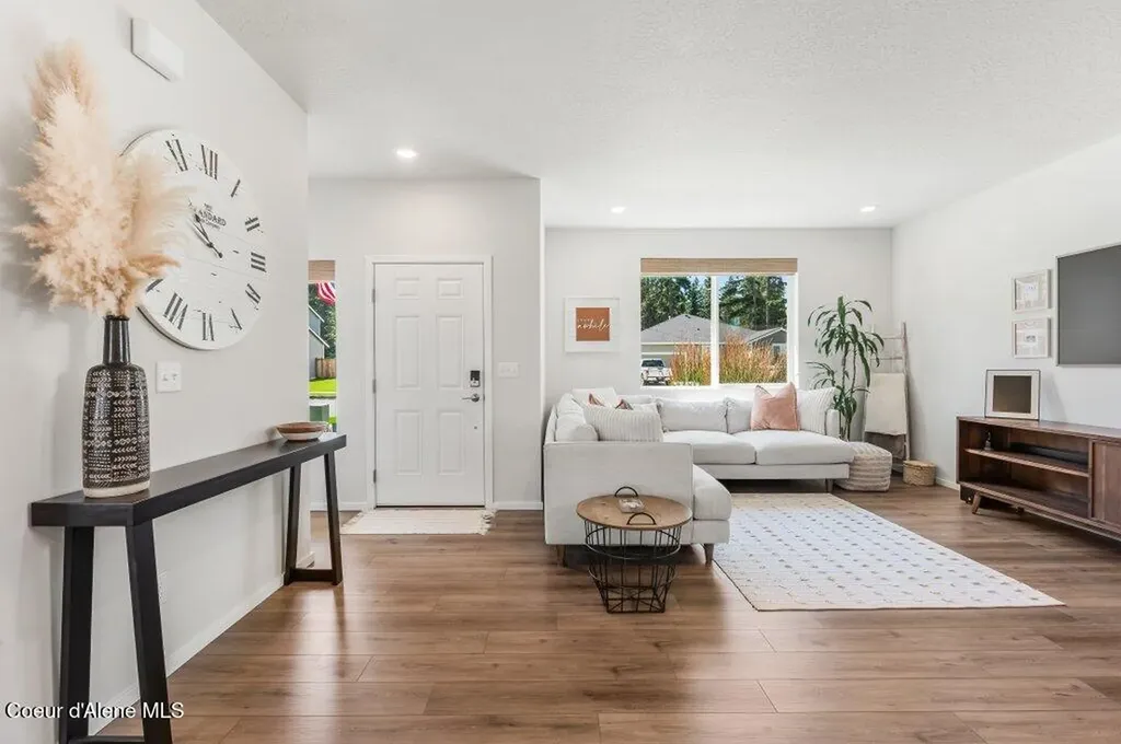 319 E Sandmyrtle Avenue Hayden ID 83835