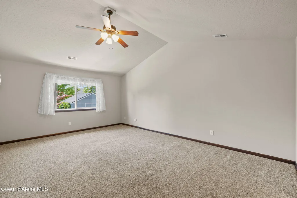 2912 E Thrush Drive Post Falls ID 83854