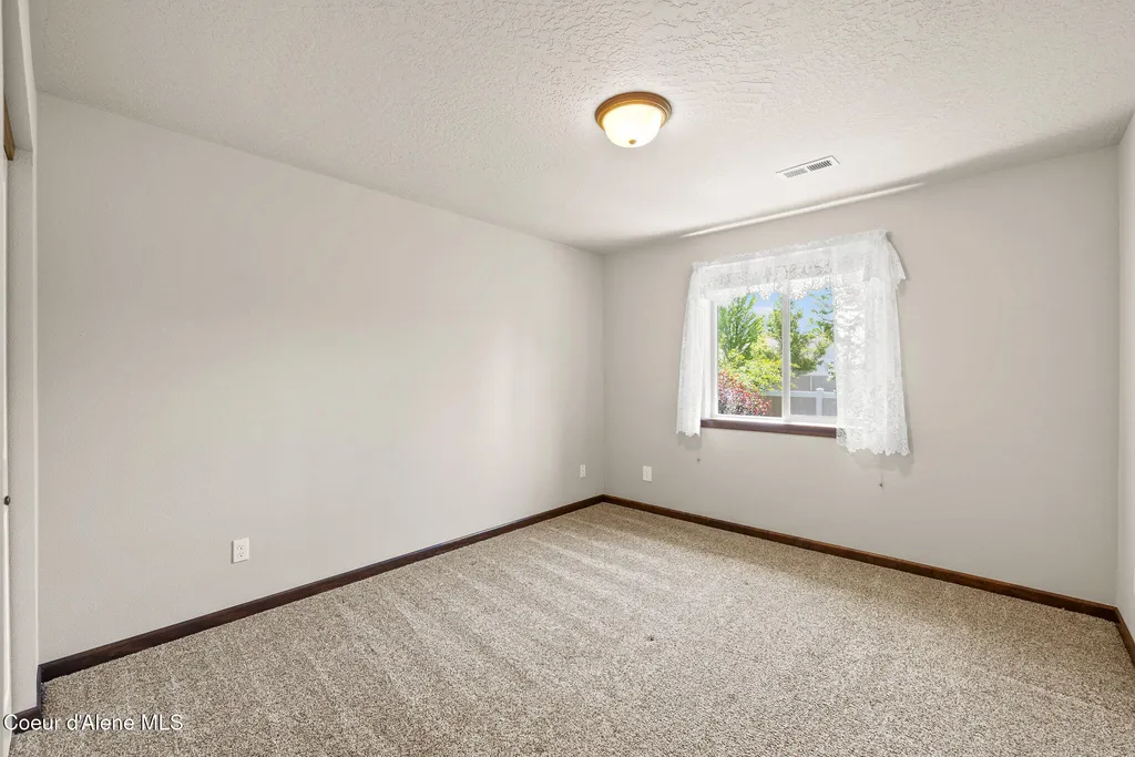 2912 E Thrush Drive Post Falls ID 83854
