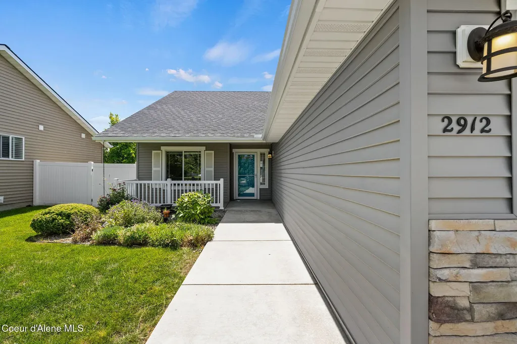 2912 E Thrush Drive Post Falls ID 83854