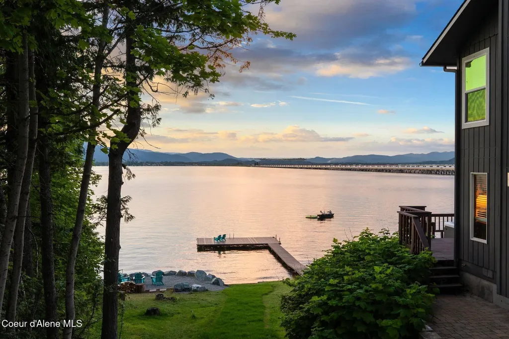 169 Lakeshore Drive Sagle ID 83860
